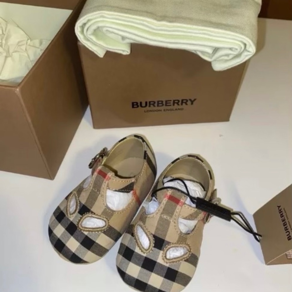 New Girls Burberry Shoes
